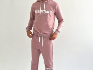 Conjunto ESSENTIALS súper cómodo ya que es de algodón elástico dando una estilo increíble sin necesidad de sentirse mal.