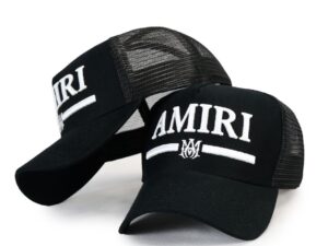 Gorro Amiri con diseño exclusivo, bordado con rejilla y es autorregulable.