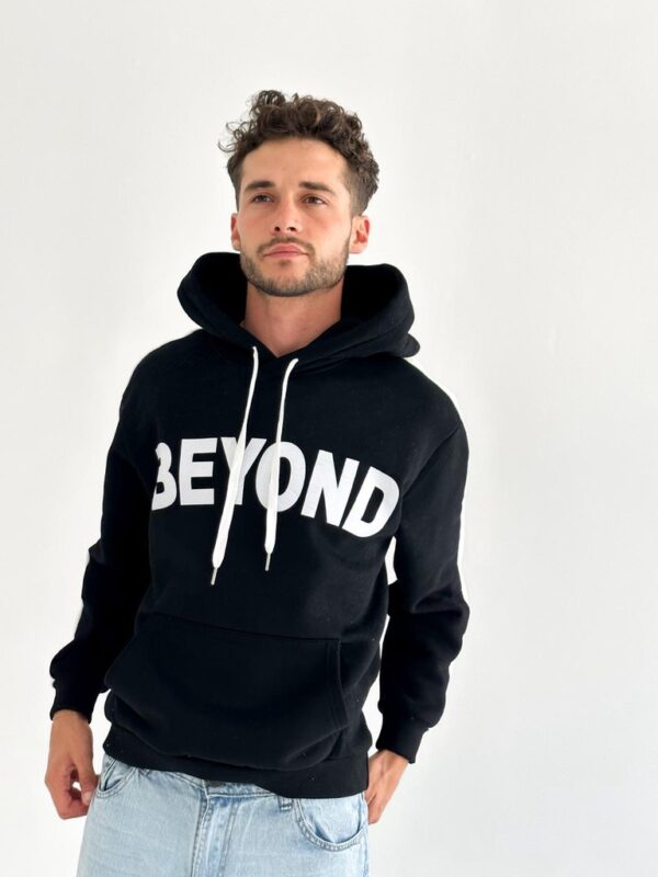 Cangro BEYOND oversize de felpa, con capucha y bolsillo. Super cómodo y de gran estilo, en diferentes colores para poder combinarlo con tus outfit.