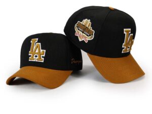 Gorro LA bordado con detalle a los lados y autorregulable para mayor comodidad. En diferentes colores y diseños.