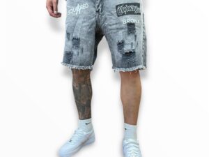 Bermuda de jean oversize estampada con diferentes diseños.